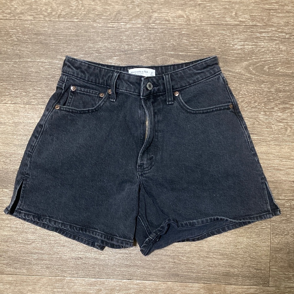 Abercrombie & Fitch high rise The Dad Shorts